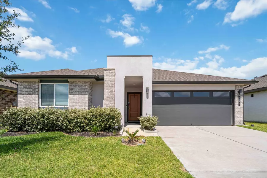 7730 Robert LN, Rosharon, TX 77583