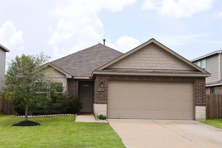 6926 Glenmoor DR, Rosharon, TX 77583