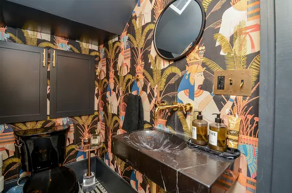 Houston, TX 77006,816 W Main ST