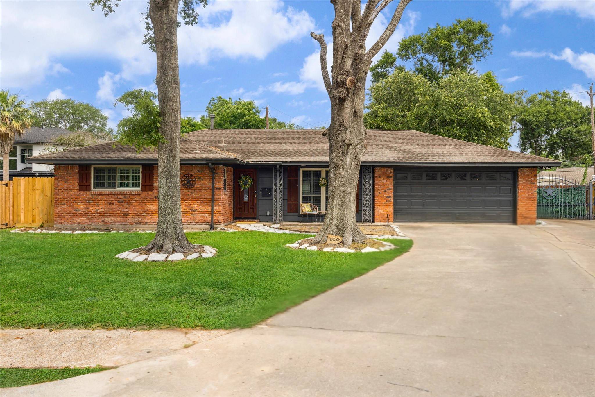 10228 Brinwood DR,  Houston,  TX 77043