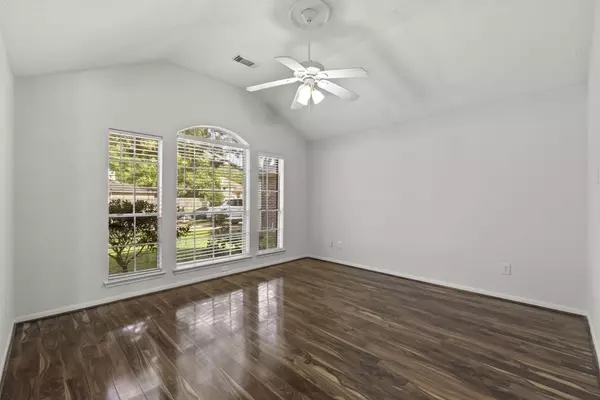 Katy, TX 77493,2002 Foundary DR