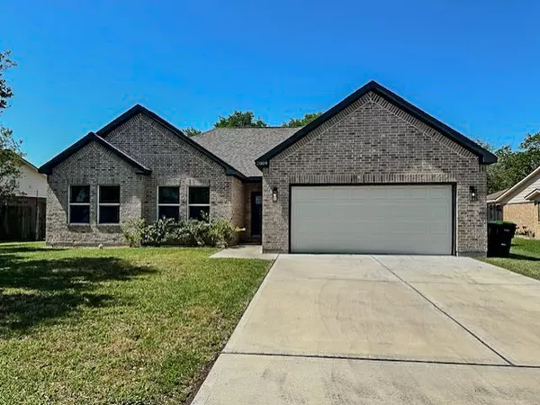 2004 Willow Bend DR,  Wharton,  TX 77488