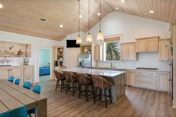 2585 Tide DR, Crystal Beach, TX 77650