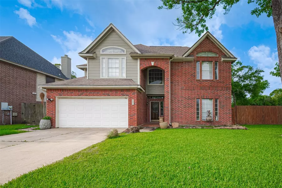 915 Highland Woods DR, Highlands, TX 77562