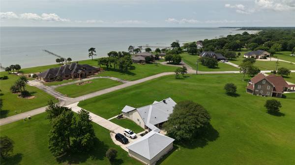 9035 North Point DR, Beach City, TX 77523