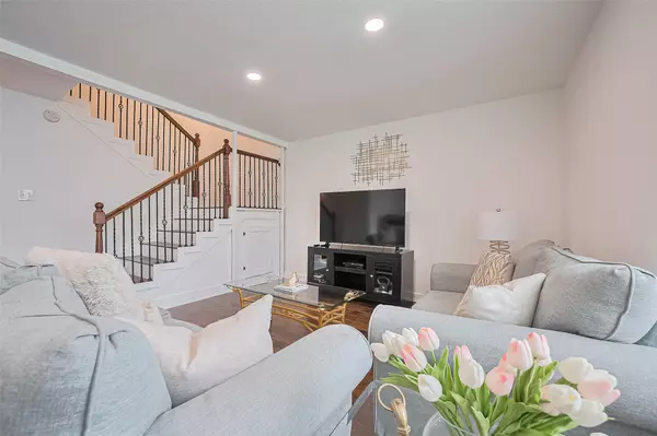 Houston, TX 77043,10174 Beekman Place DR