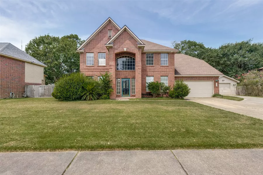 515 Brompton LN, Highlands, TX 77562