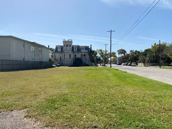 1628 Sealy ST, Galveston, TX 77550