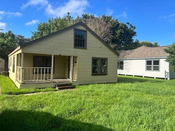 2113 3rd AVE N, Texas City, TX 77590