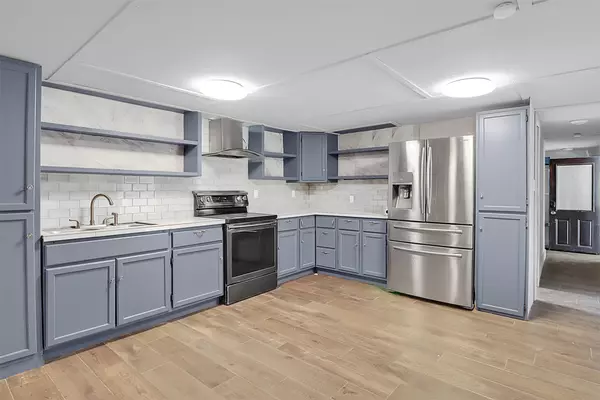 Highlands, TX 77562,209 San Jacinto ST