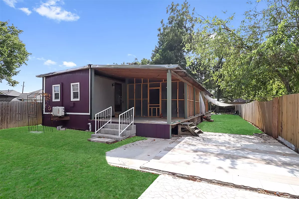 Highlands, TX 77562,209 San Jacinto ST