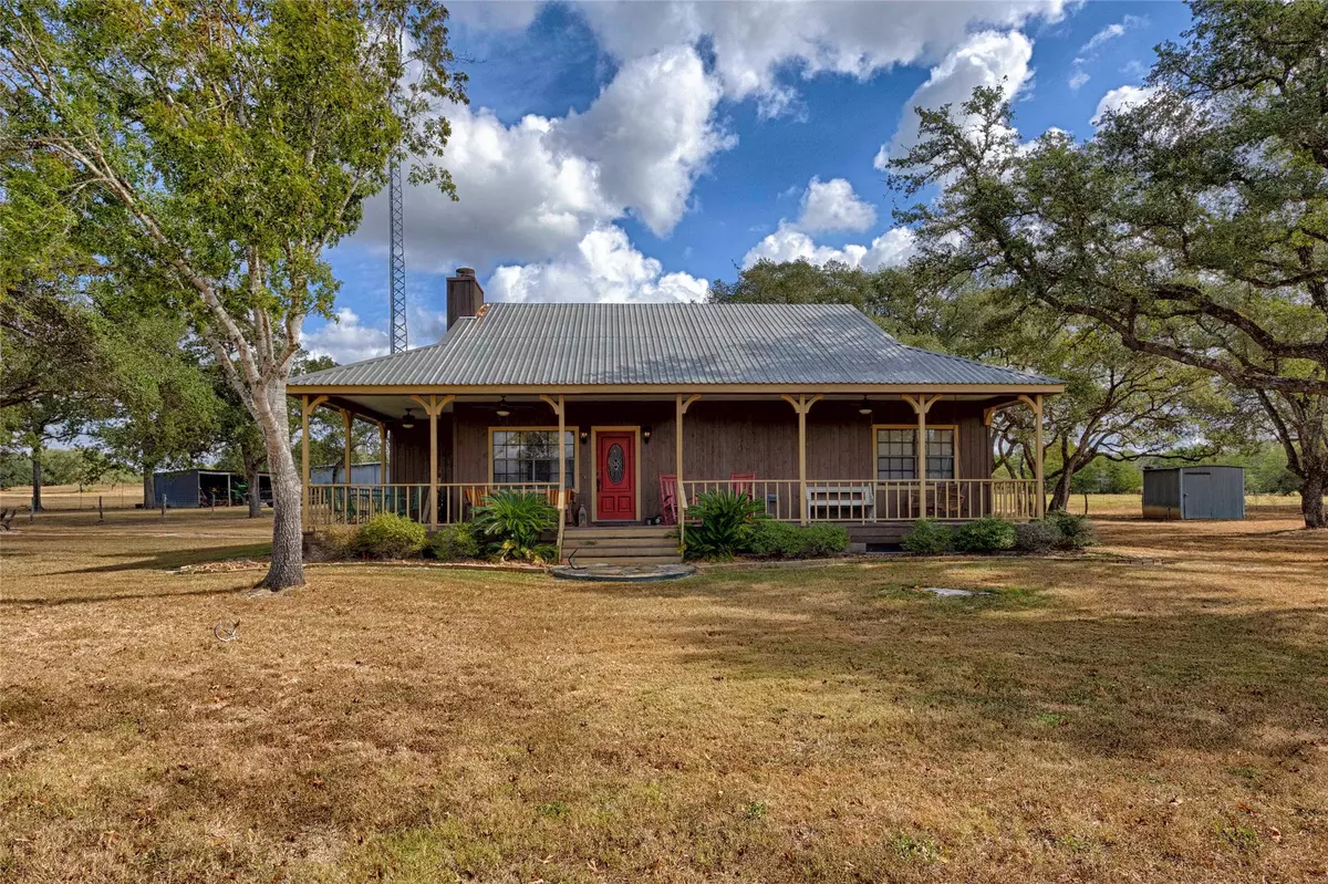 Hallettsville, TX 77964,1185 County Road 146
