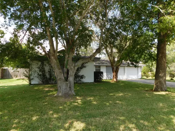 5003 Apple Springs DR, Pearland, TX 77584