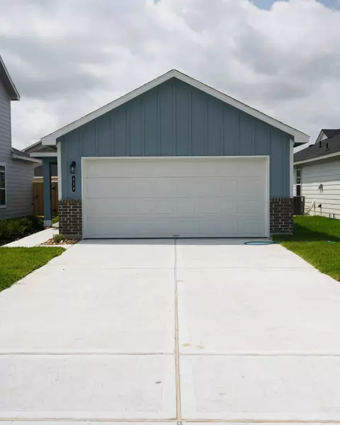 818 Stoney Point LN, Dayton, TX 77535