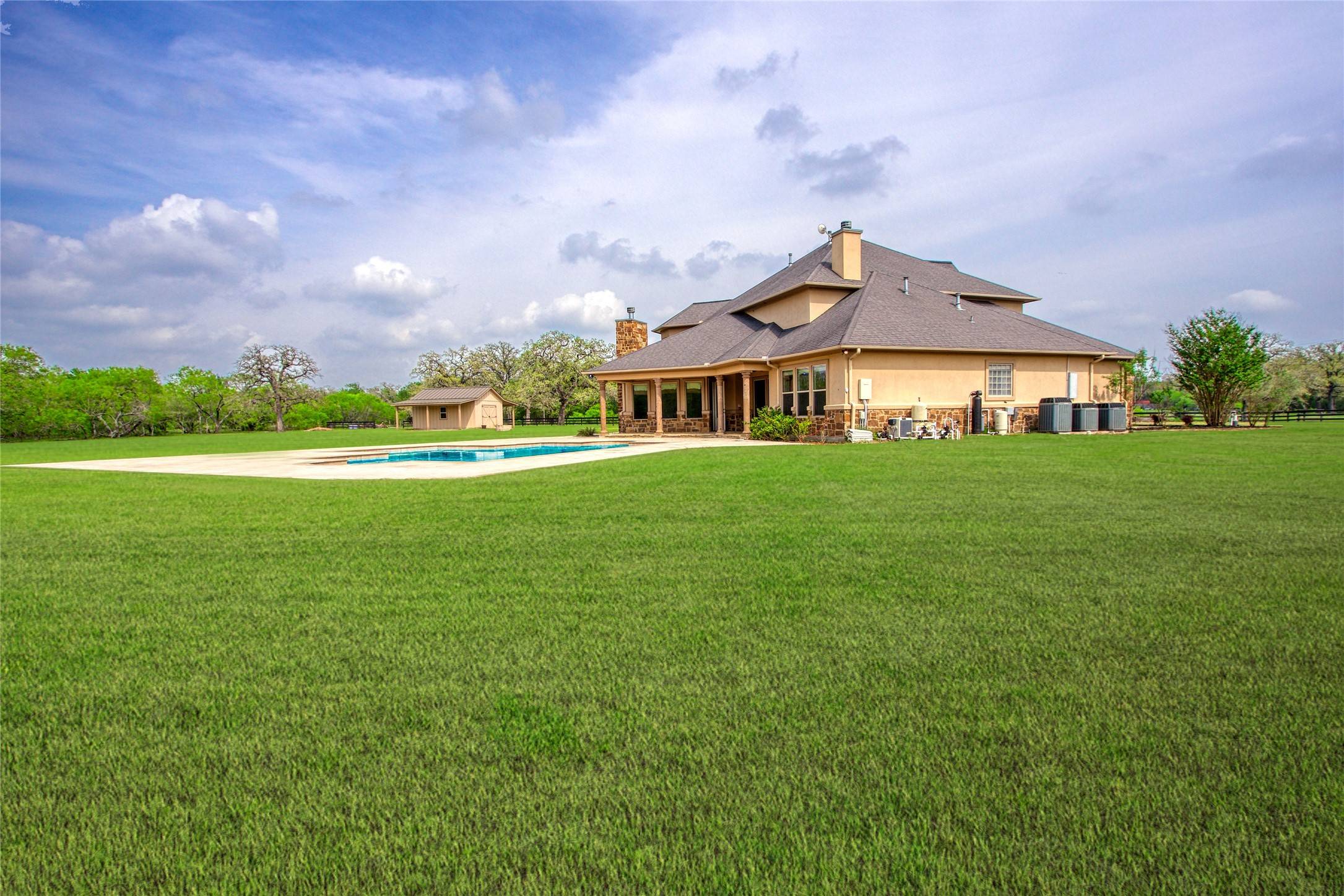 Flatonia, TX 78941,5202 Cowan RD