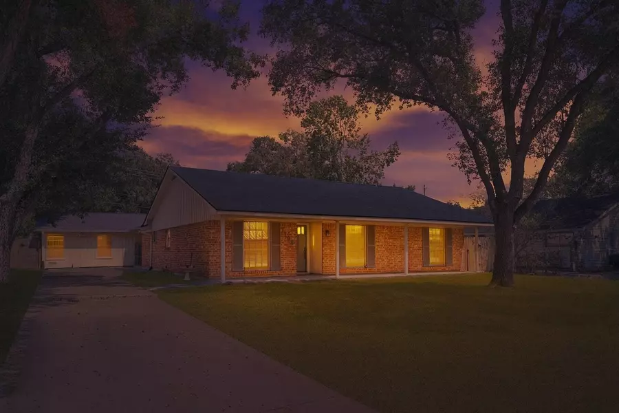1109 Frances DR, Rosenberg, TX 77471