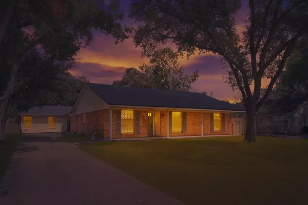 1109 Frances DR, Rosenberg, TX 77471