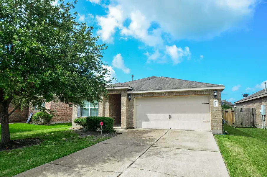 2122 Platinum Mist DR, Rosharon, TX 77583