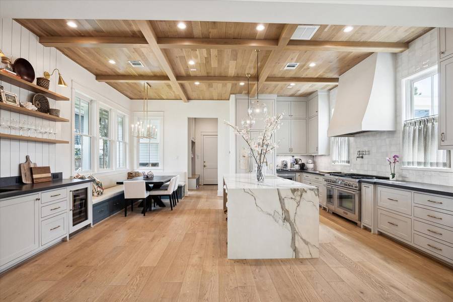 639 E 10th ST, Houston, TX 77008