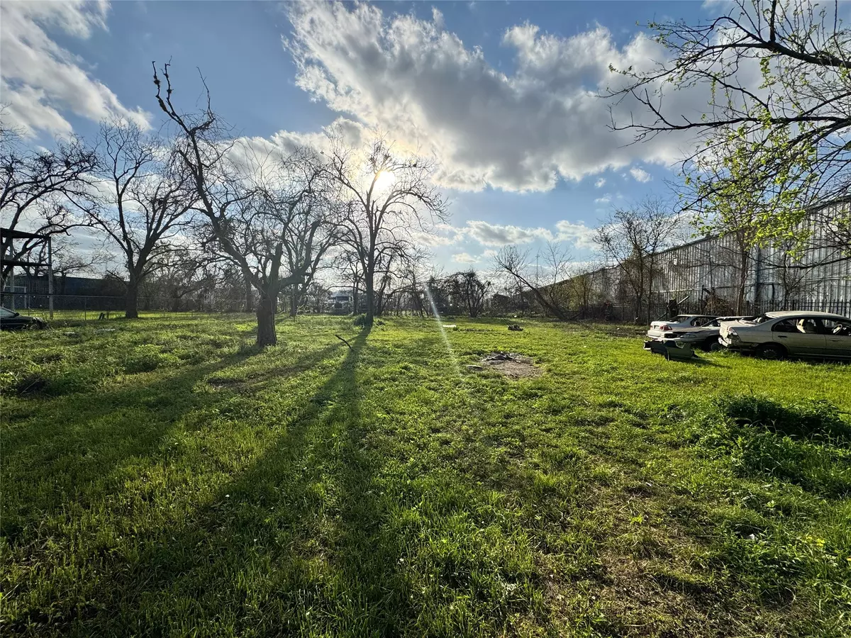 Houston, TX 77013,4805 E O S T DR