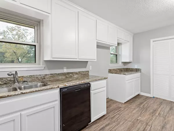 Evadale, TX 77615,129 Private Road 8230