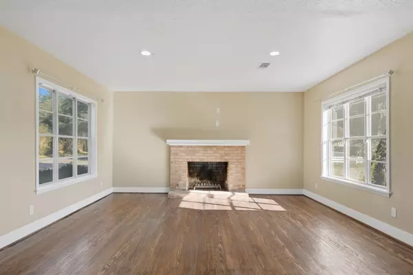 Bellville, TX 77418,305 E Hilburn ST