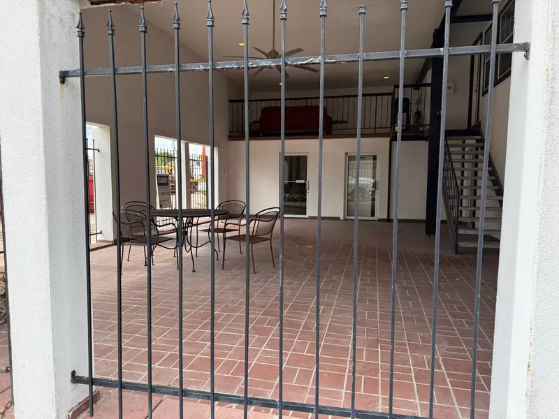 400 W Texas AVE #4, Baytown, TX 77520