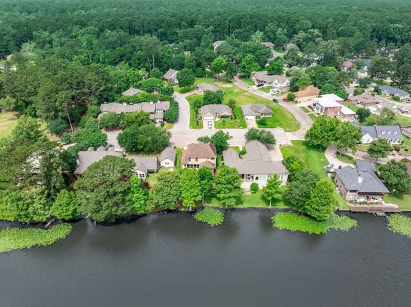 1600 Wimbledon DR, Huntsville, TX 77340