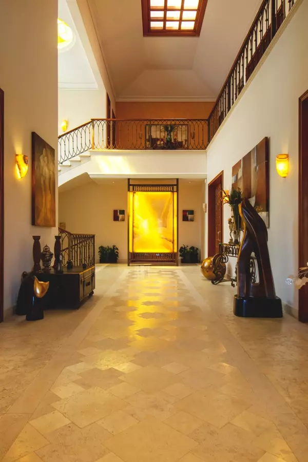 05120,268 Paseo de los Laureles