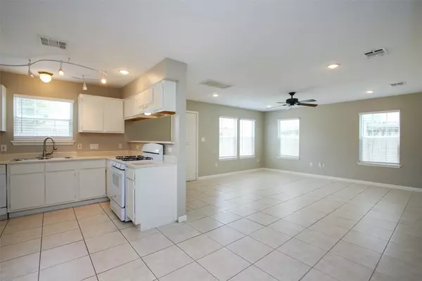 Houston, TX 77022,9038 Mcgallion RD