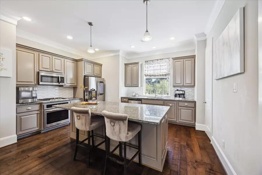 6735 Highclere Manor LN, Houston, TX 77055