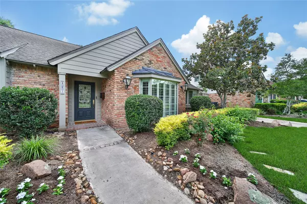 Houston, TX 77024,807 Frostwood DR