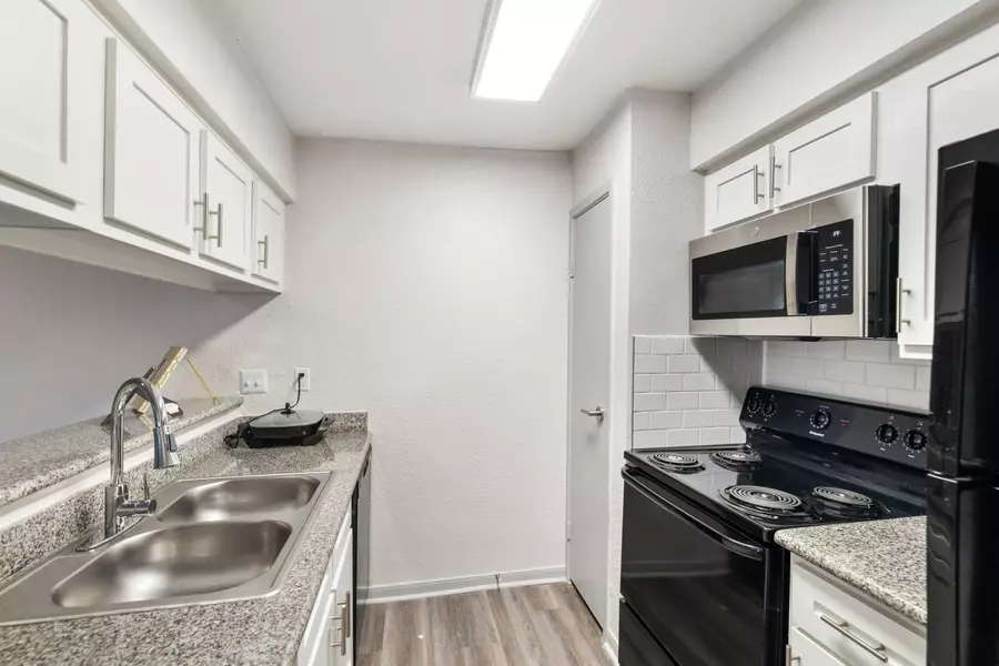 10101 Forum Park DR #2046, Houston, TX 77036