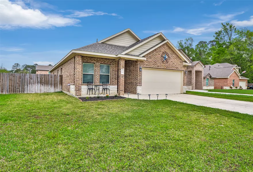 320 Carlos Leal DR, Dayton, TX 77535