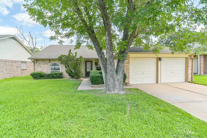 15806 Pfeiffer DR, Houston, TX 77082