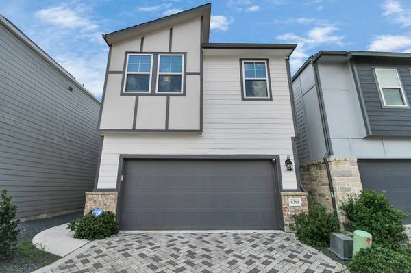 8213 Rising Stream DR, Houston, TX 77063