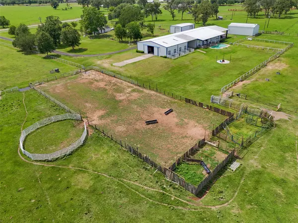 25826 Mitchell RD, Hempstead, TX 77445