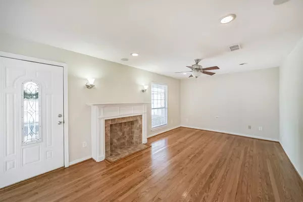 Houston, TX 77005,2411 Wroxton RD