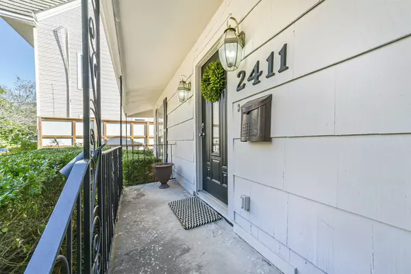 Houston, TX 77005,2411 Wroxton RD