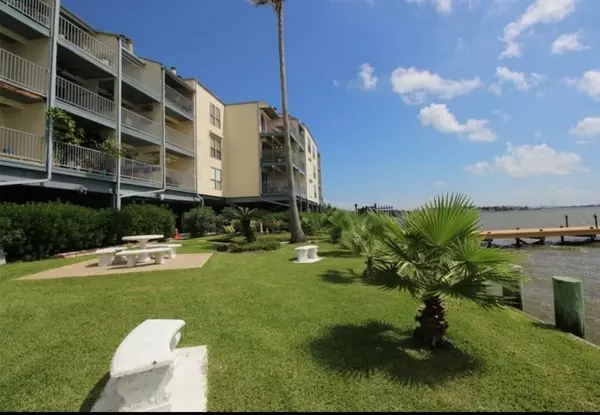 4001 Nasa Prkwy #136, El Lago, TX 77586