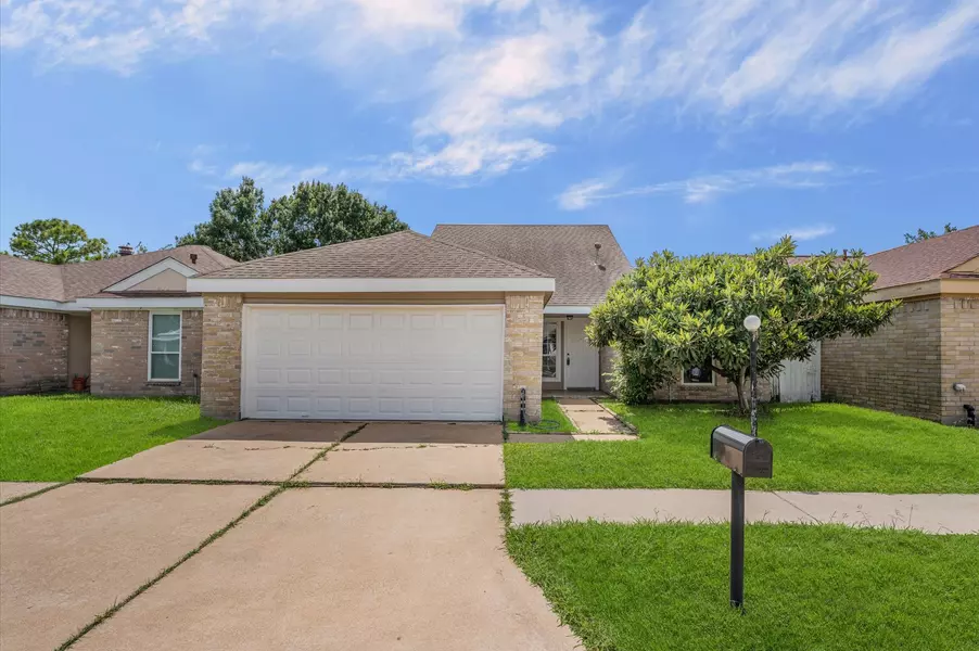 6130 Briar Terrace DR, Houston, TX 77072