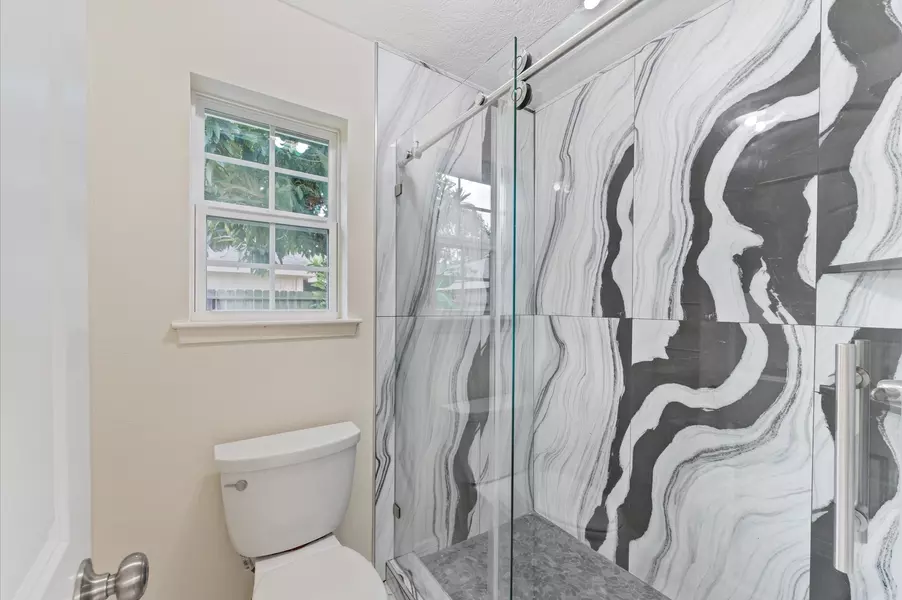 6130 Briar Terrace DR, Houston, TX 77072