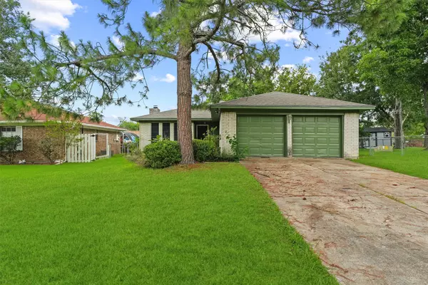 4704 Coachman DR, Baytown, TX 77521