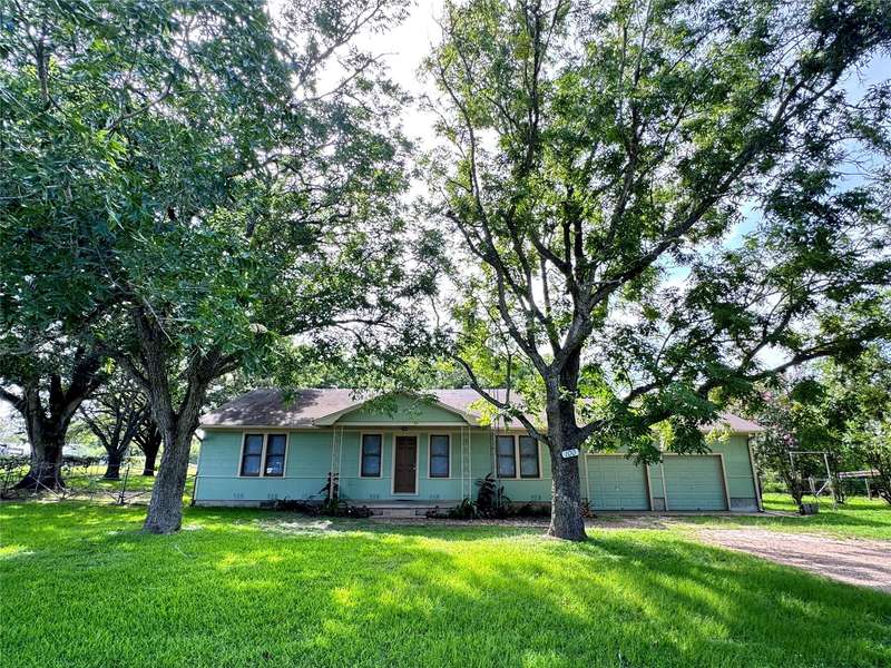 100 S Berlin RD, Brenham, TX 77833