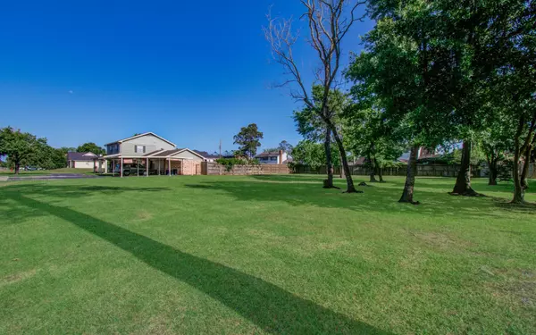 613 Shadylawn ST, Shoreacres, TX 77571