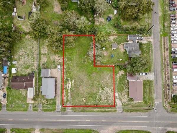 1007-1009 E 2nd ST, Sweeny, TX 77480