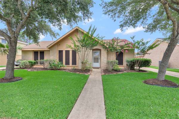 10015 Sagegate DR, Houston, TX 77089