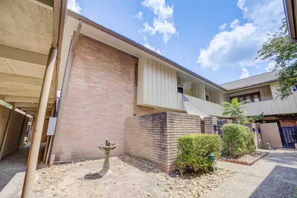 Houston, TX 77057,6338 Crab Orchard RD