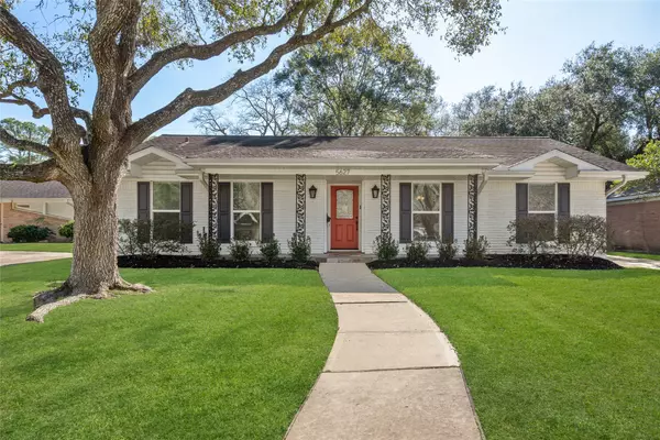 5627 Cheena DR,  Houston,  TX 77096