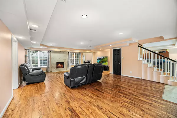 Houston, TX 77071,8307 S Braeswood BLVD